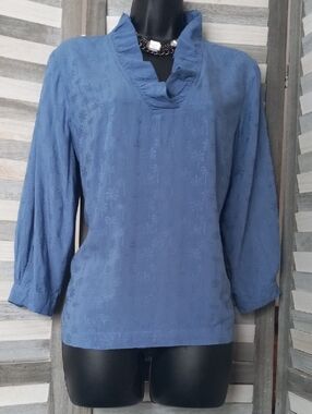 crown & ivy Blue Ruffle V-Neck Blouse Sz Small Summer Blouse